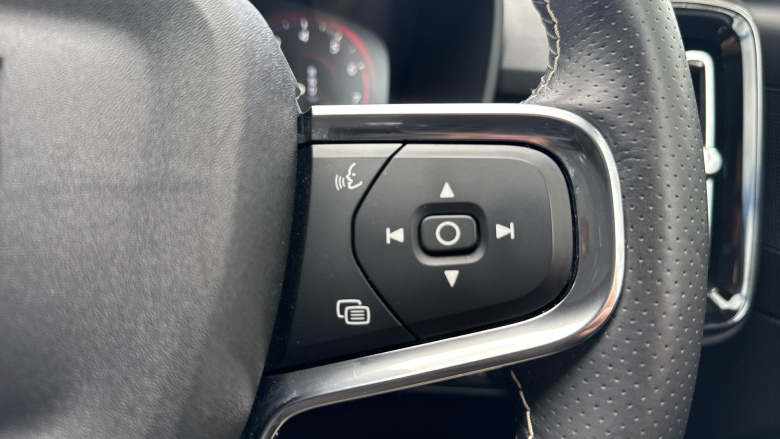 Volvo Xc40 2.0 B4P R DESIGN Pro 5dr Auto Petrol Estate